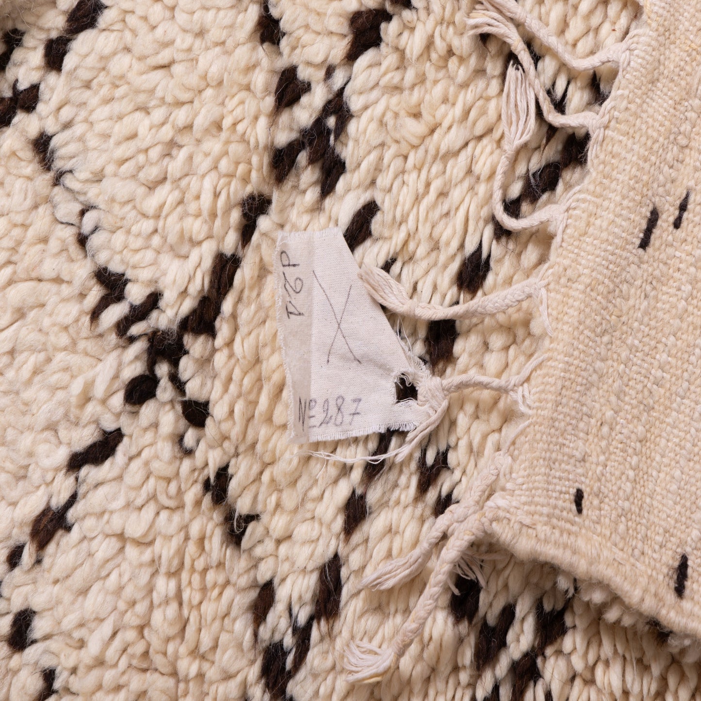 Whispered Grids” – Vintage Moroccan Beni Ourain Runner with Subtle Diamond Mesh