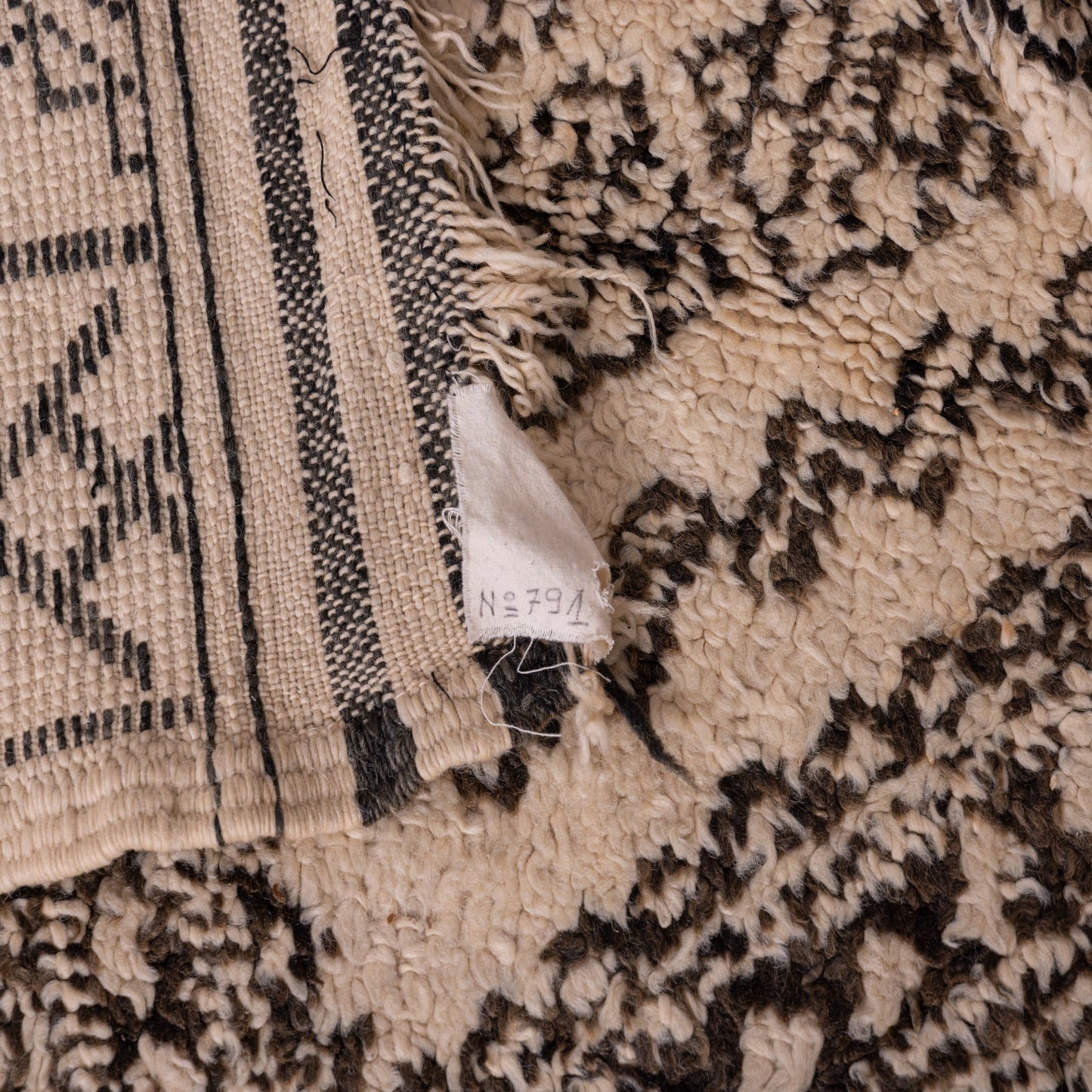 Vintage Moroccan Berber Rug – Handwoven Wool Carpet with Unique Chevron Tribal Pattern ; 11,81 ft / 6,56 ft