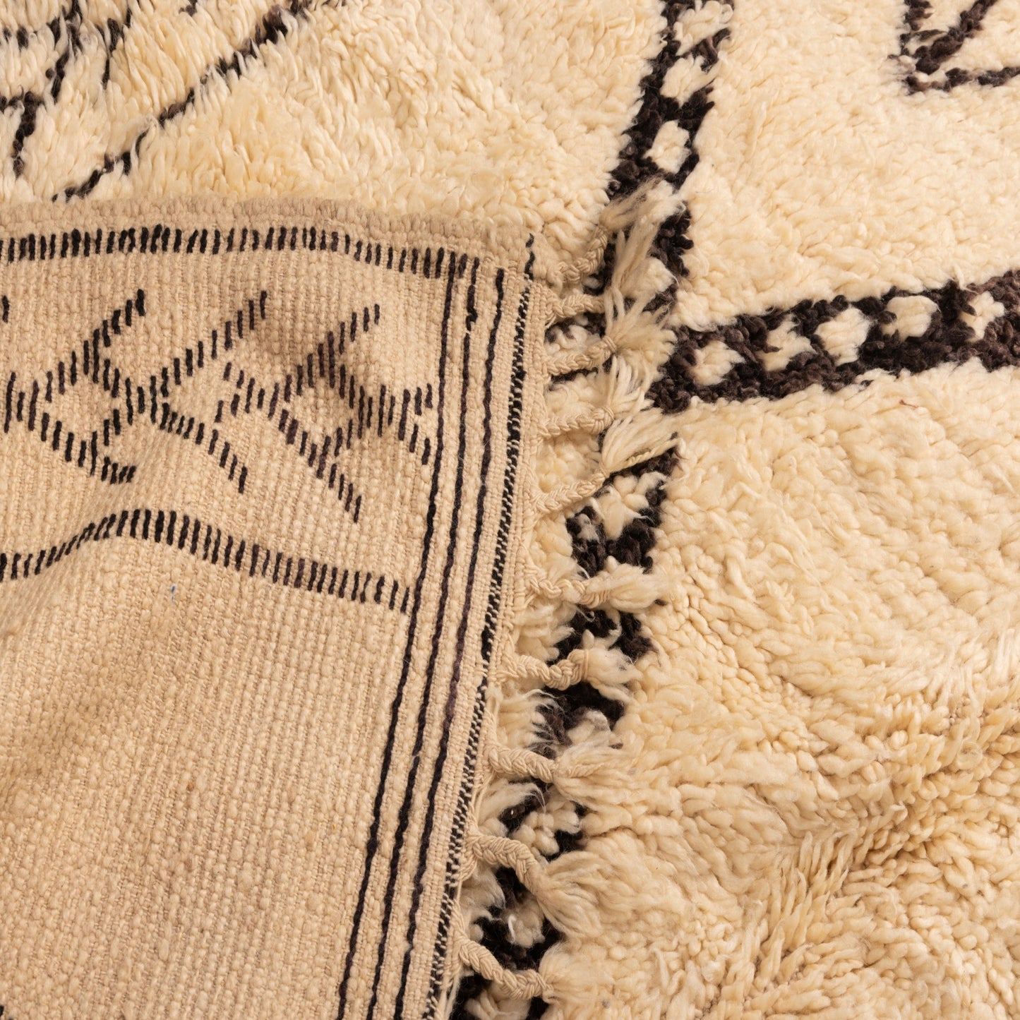 Vintage Beni Ourain Moroccan Rug | Bold Diamond & Cross Motif | Handwoven Wool Berber Carpet | Tribal Wall Hanging or Area Rug | 100% Wool  ; 8,69 ft / 4,43 ft