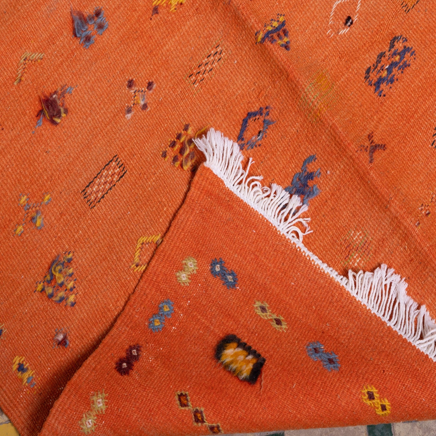 Handwoven Moroccan Akhnif Rug – Warm Terracotta & Berber Symbolism Wool & Cotton Carpet