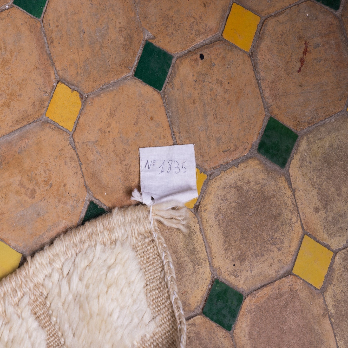 Handwoven Taznakht Moroccan Rug – 100% Wool Beige & Cream Textured Grid Pattern – Authentic Berber Minimalist Carpet – High Atlas Artisan Craft ;  6,73 ft  /  3,61 ft