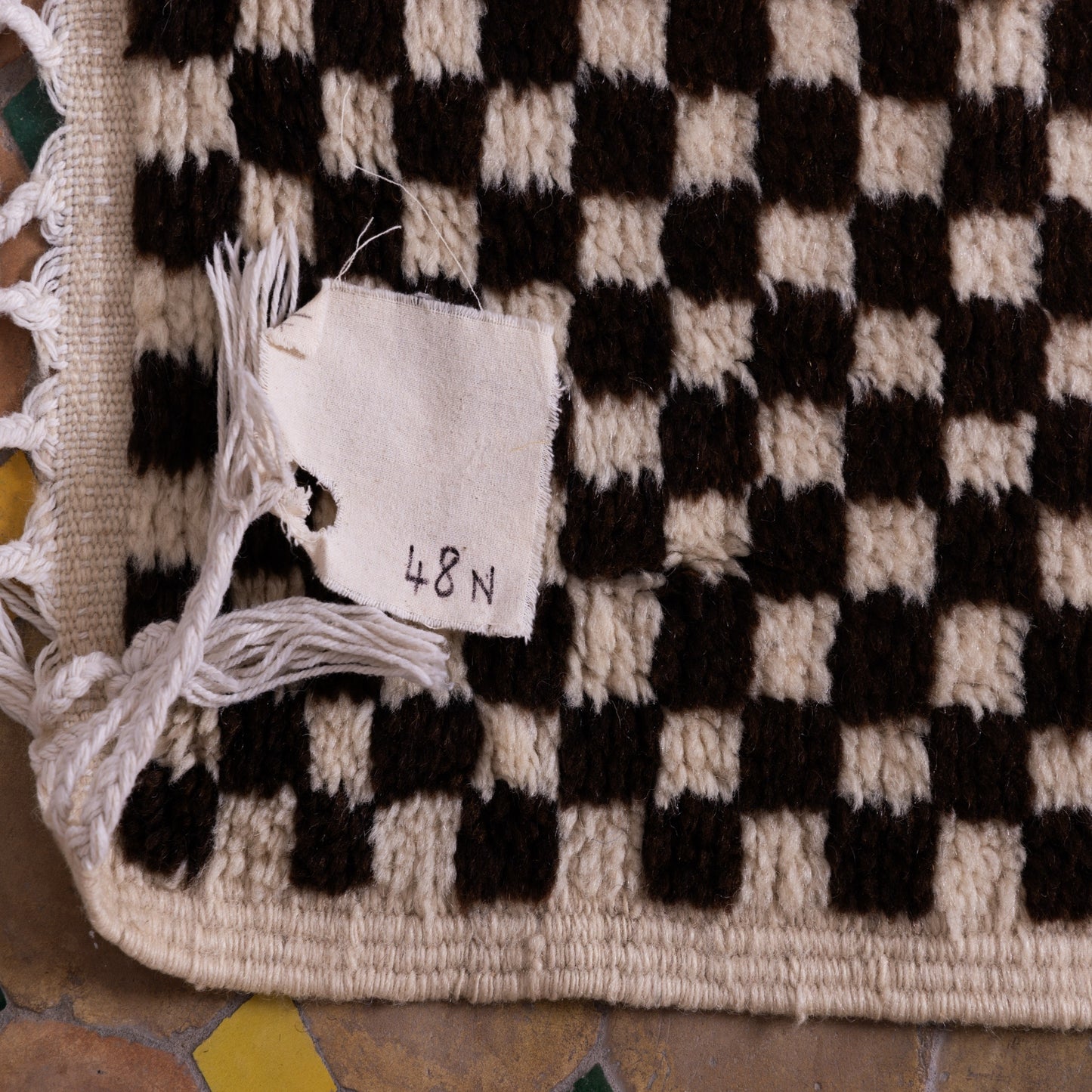 Handwoven Taznakht Moroccan Rug – Black & Beige Checkerboard Wool Blend Carpet – 70% Wool, 30% Cotton – Authentic Berber Rug for Modern & Boho Homes ; 10,66 ft / 6,40 ft