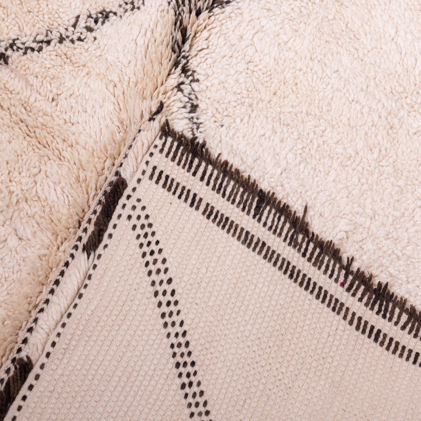 Vintage Beni Ourain Moroccan Rug | Handwoven Wool Berber Carpet | Timeless Diamond Motif ; 9,84 ft / 6,23 ft