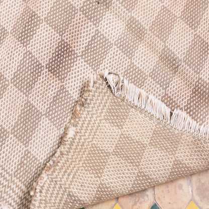 Handwoven Moroccan Akhnif Rug – Beige & Ivory Checkered Wool Rug ; 6,23 ft / 3,28 ft