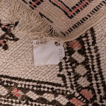 Vintage Moroccan Zanafi Kilim Rug – Handwoven Wool with Geometric Star Motifs ; 8,53 ft / 5,91 ft