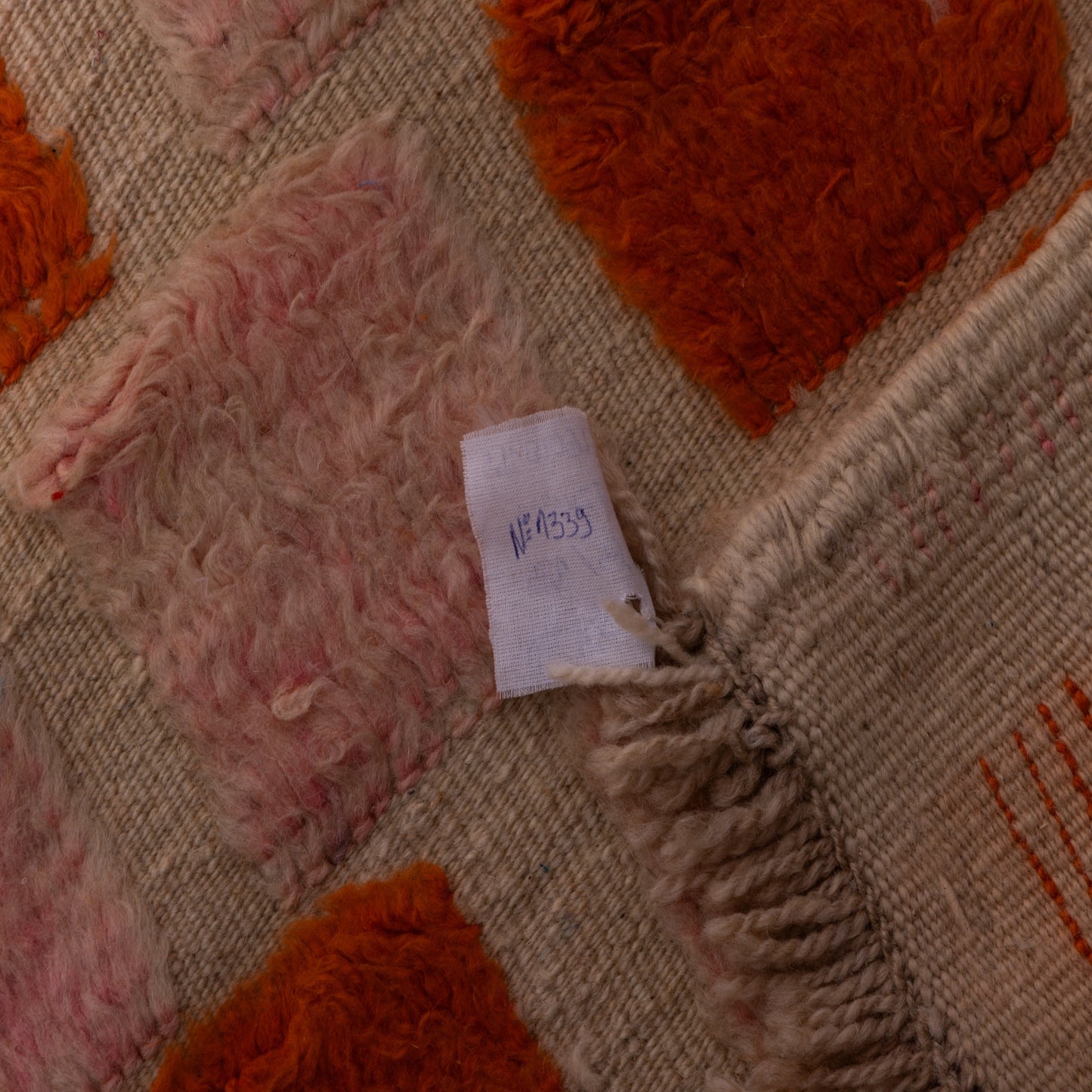 Handwoven Taznakht Moroccan Rug – 100% Wool Pink & Orange Checkerboard Carpet – Authentic Berber Artisan Weaving – Vibrant Geometric Design ; 8,69 ft / 6,07 ft