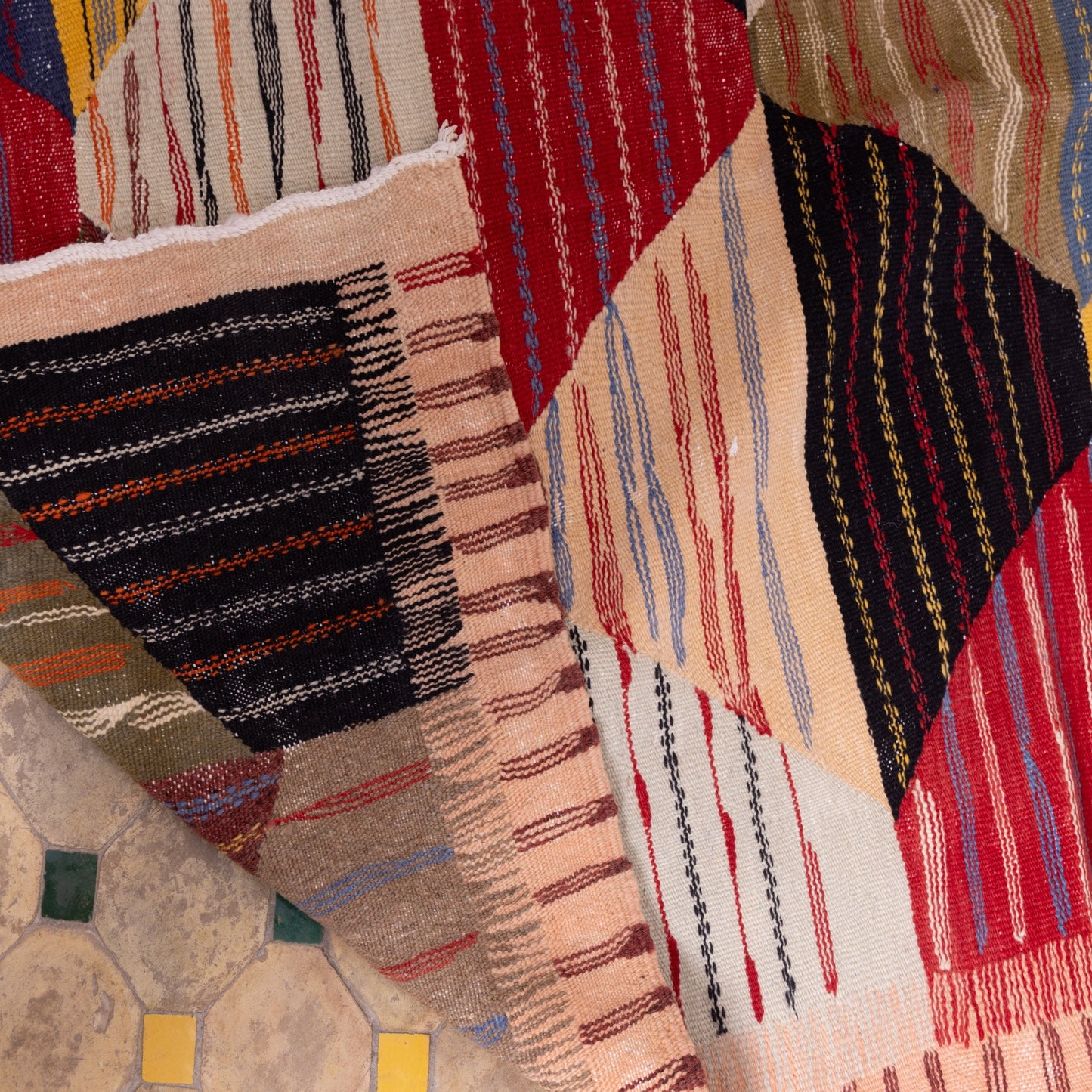 Authentic Moroccan Akhnif Rug – Geometric Tribal Masterpiece ; 4,10 ft / 3,44 ft