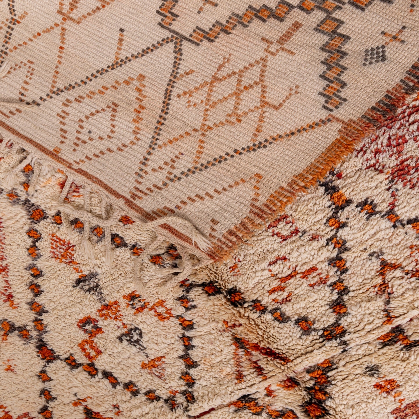 Vintage Moroccan Berber Rug – Handwoven Wool Carpet with Tribal Motifs ;  10,99 ft / 6,23 ft