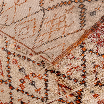 Vintage Moroccan Berber Rug – Handwoven Wool Carpet with Tribal Motifs ;  10,99 ft / 6,23 ft