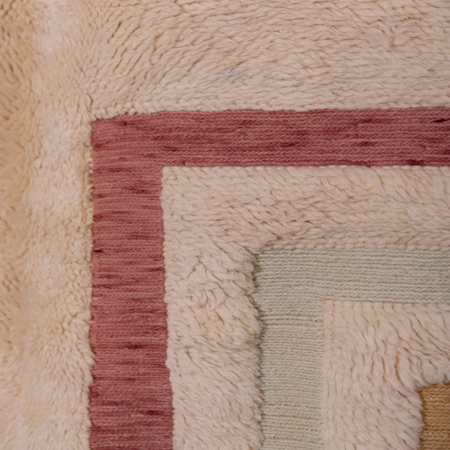 Handwoven Moroccan Mrirt Wool Rug – Minimalist Geometric Design
