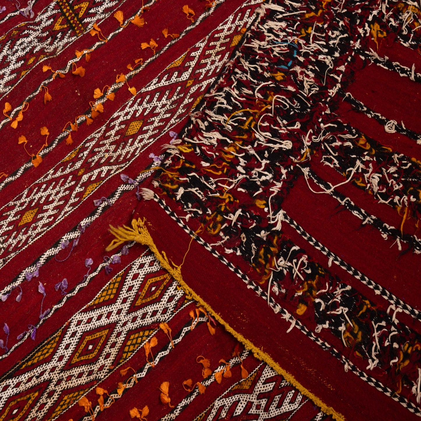 Vintage Moroccan Handwoven Kilim Rug | Red Berber Tribal Carpet with Geometric Patterns ; 11,32 ft / 5,58 ft