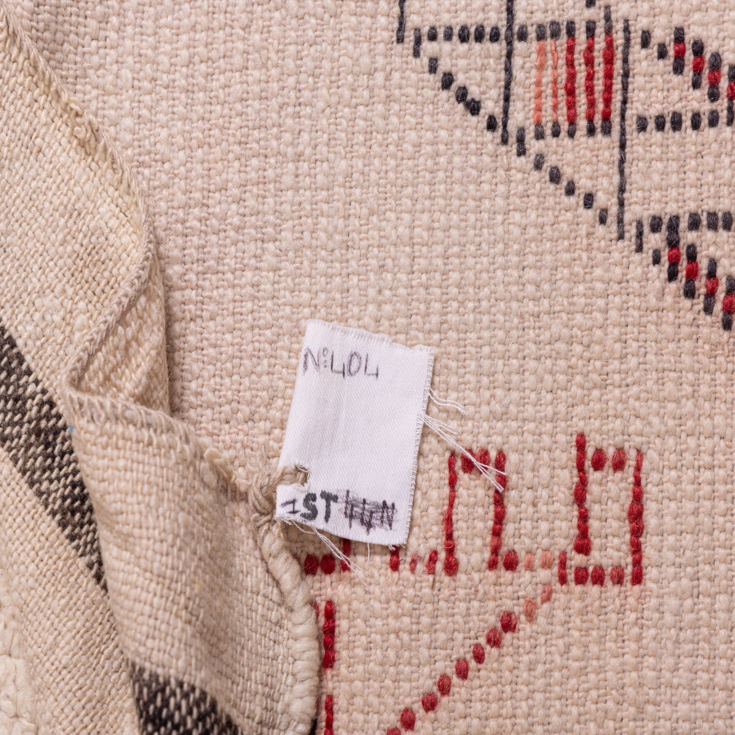 Vintage Moroccan Berber Rug – Handwoven Wool with Tribal Geometric Patterns ; 8,37f t / 5,74 ft