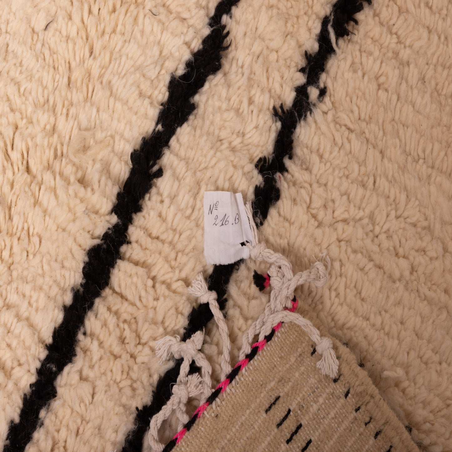 Modern Azilal Rug - Minimalist Moroccan Berber Carpet - 80% Wool 20% Cotton - Neutral Abstract Lines