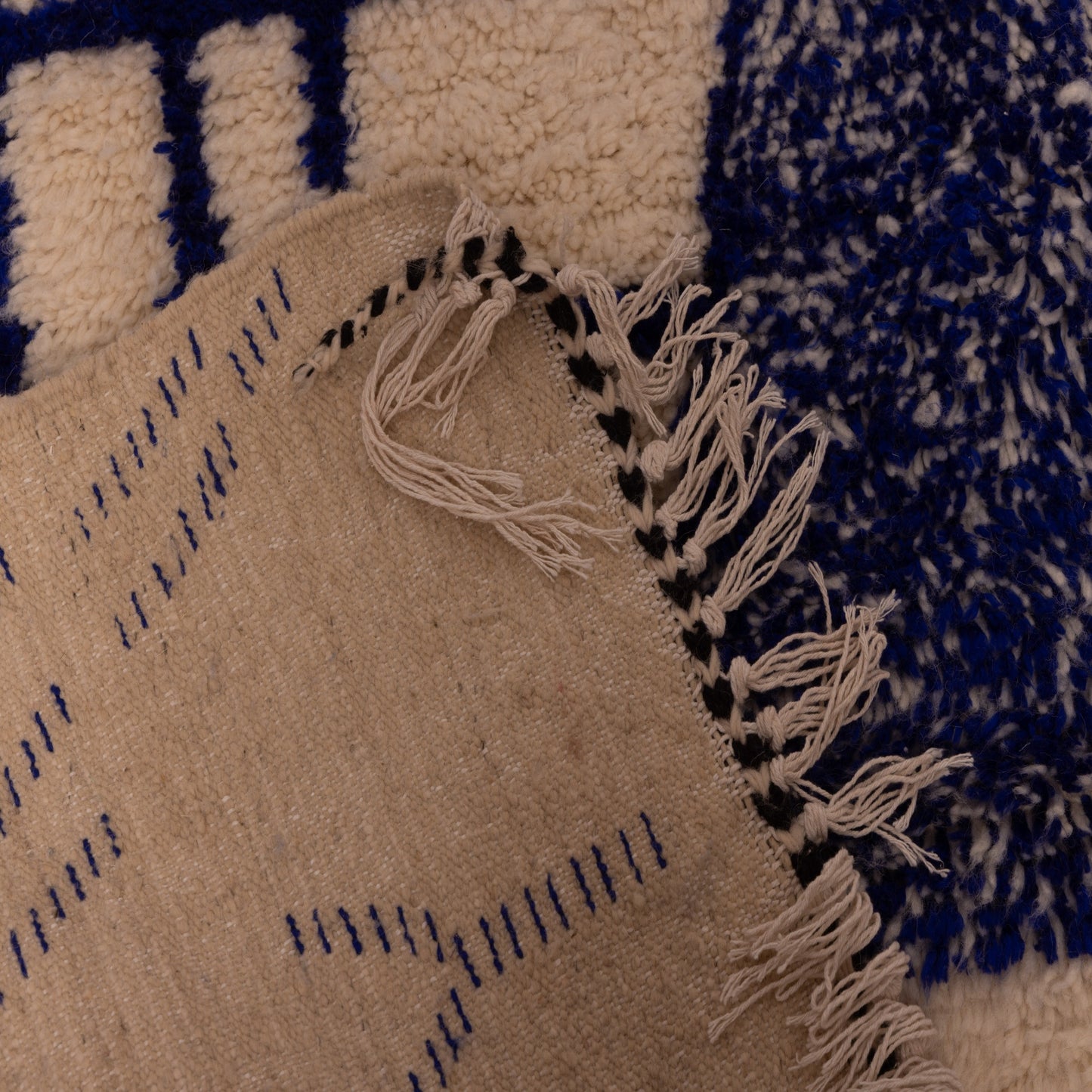 Contemporary Azilal Rug - Moroccan Blue Line Berber Carpet - 80% Wool 20% Cotton - Abstract Boho Decor