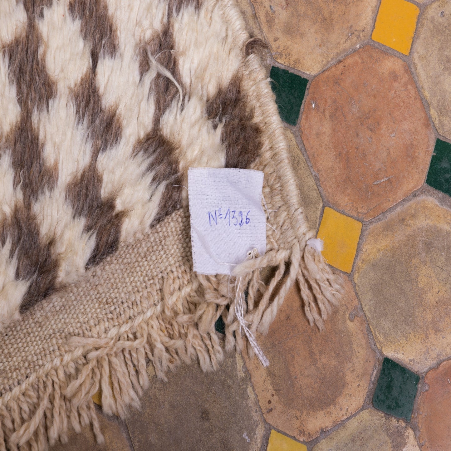 Handwoven Taznakht Moroccan Rug – 100% Wool Brown & Beige Checkerboard Carpet – Authentic Berber Craftsmanship – Geometric Minimalist Design ; 5,09 ft / 3,77 ft