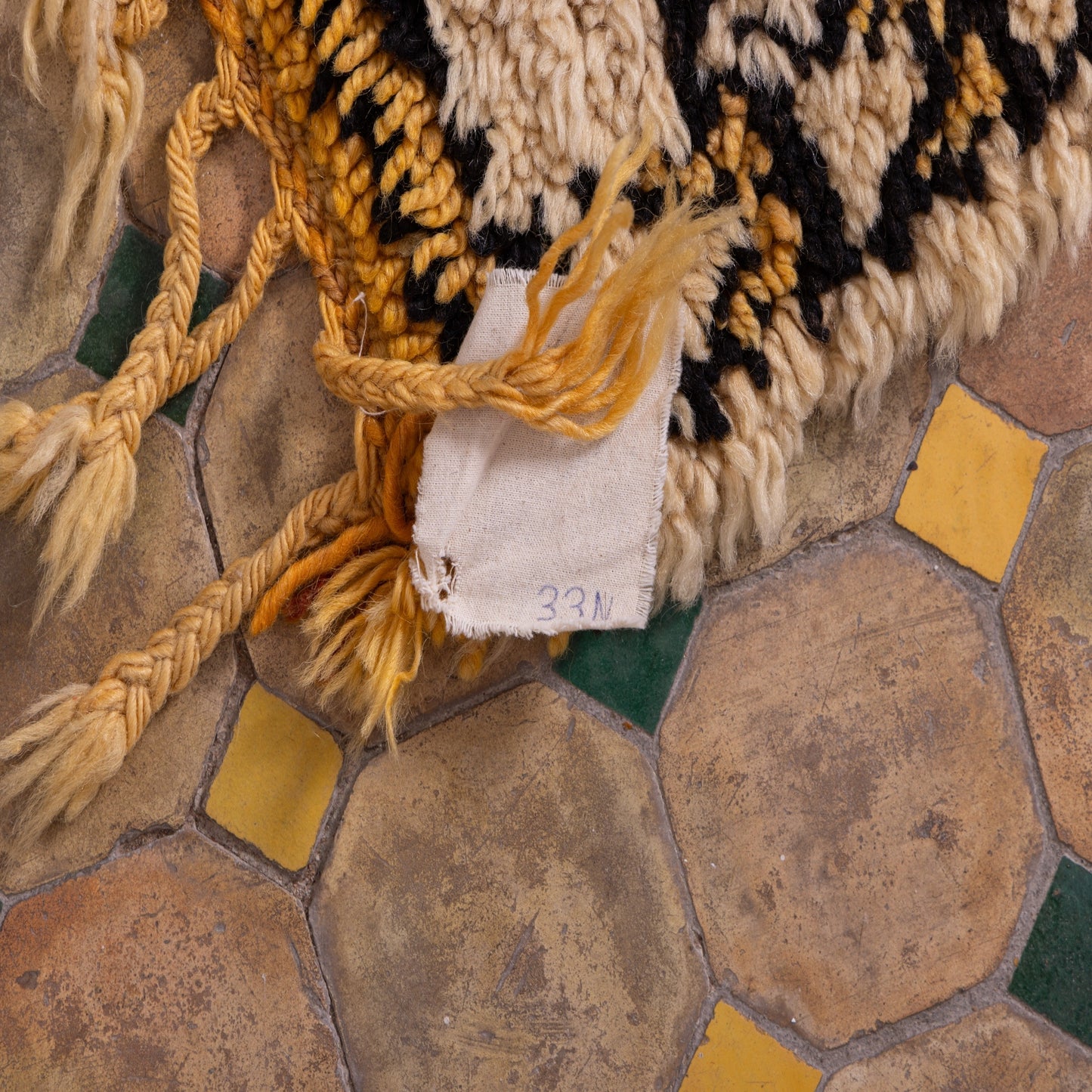 Vintage Moroccan Berber Rug – Handwoven Wool with Intricate Tribal Motifs ; 8,53 ft /  6,40 ft