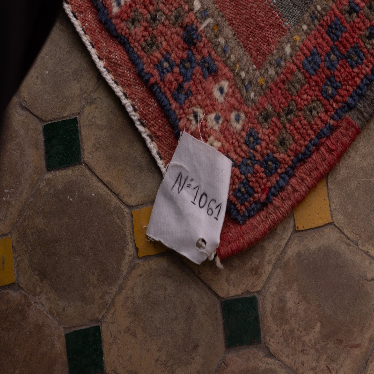 Handwoven Akhnif Moroccan Rug – Tribal Berber Flatweave in Deep Blue & Red ; 5,91 ft / 3,77 ft