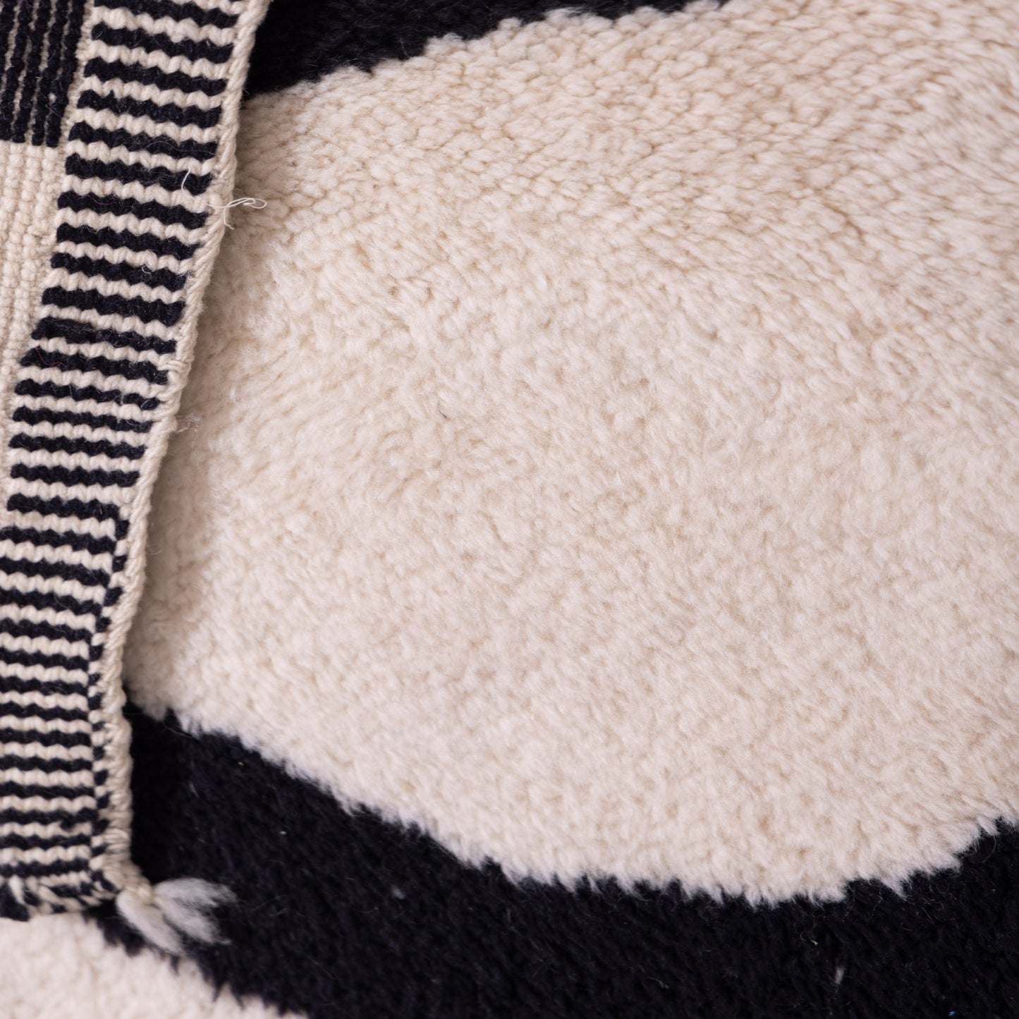 Handwoven Moroccan Wool Rug – Black & White Optical Spiral Design – Geometric Berber Carpet – Modern Minimalist Art Rug