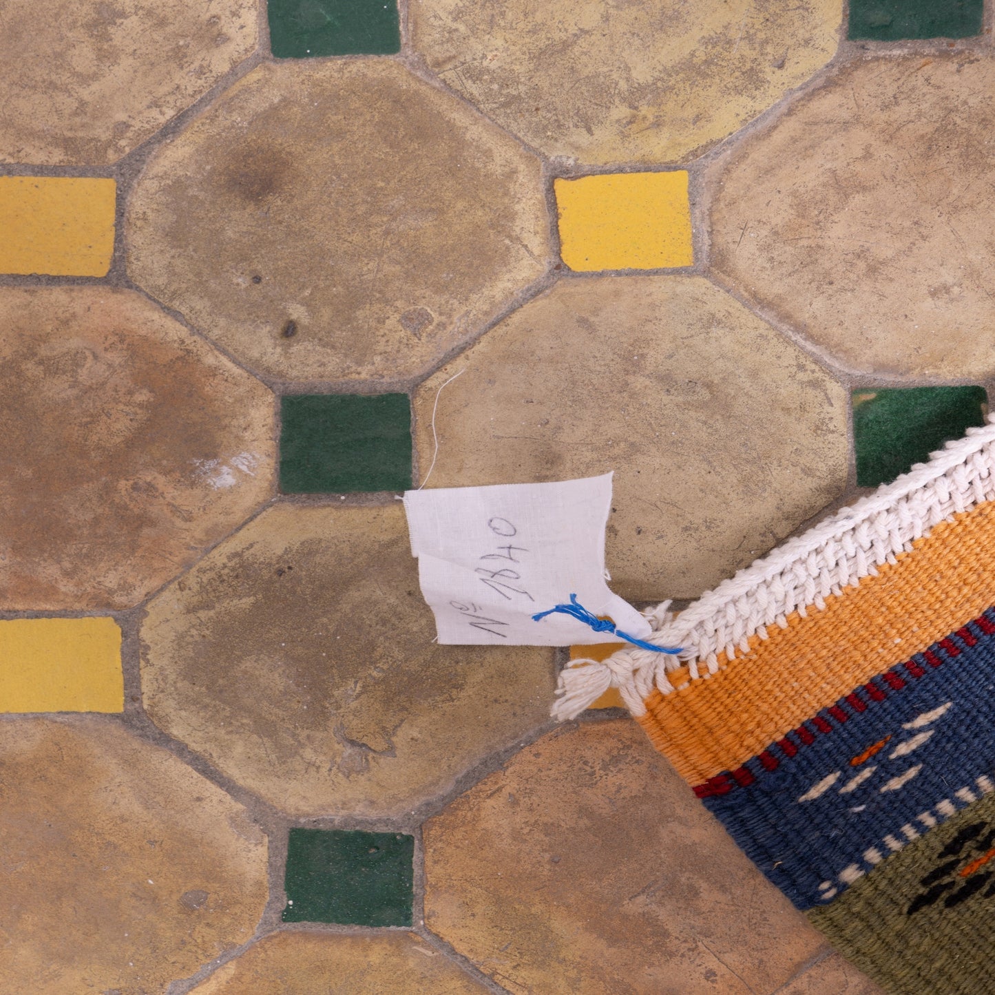 Handwoven Moroccan Akhnif Rug – A Stunning Tapestry of Colors ; 5,25 ft / 4,59 ft