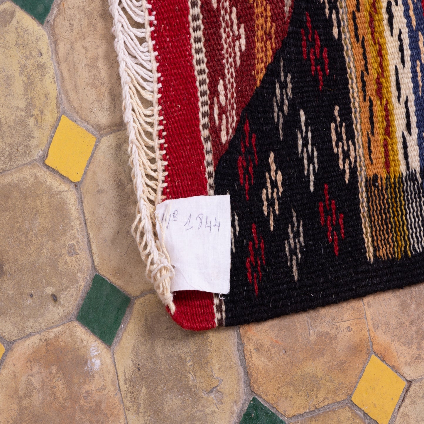 Handwoven Moroccan Akhnif Rug – Geometric Bohemian Beauty ; 5,25 ft /  4,59 ft