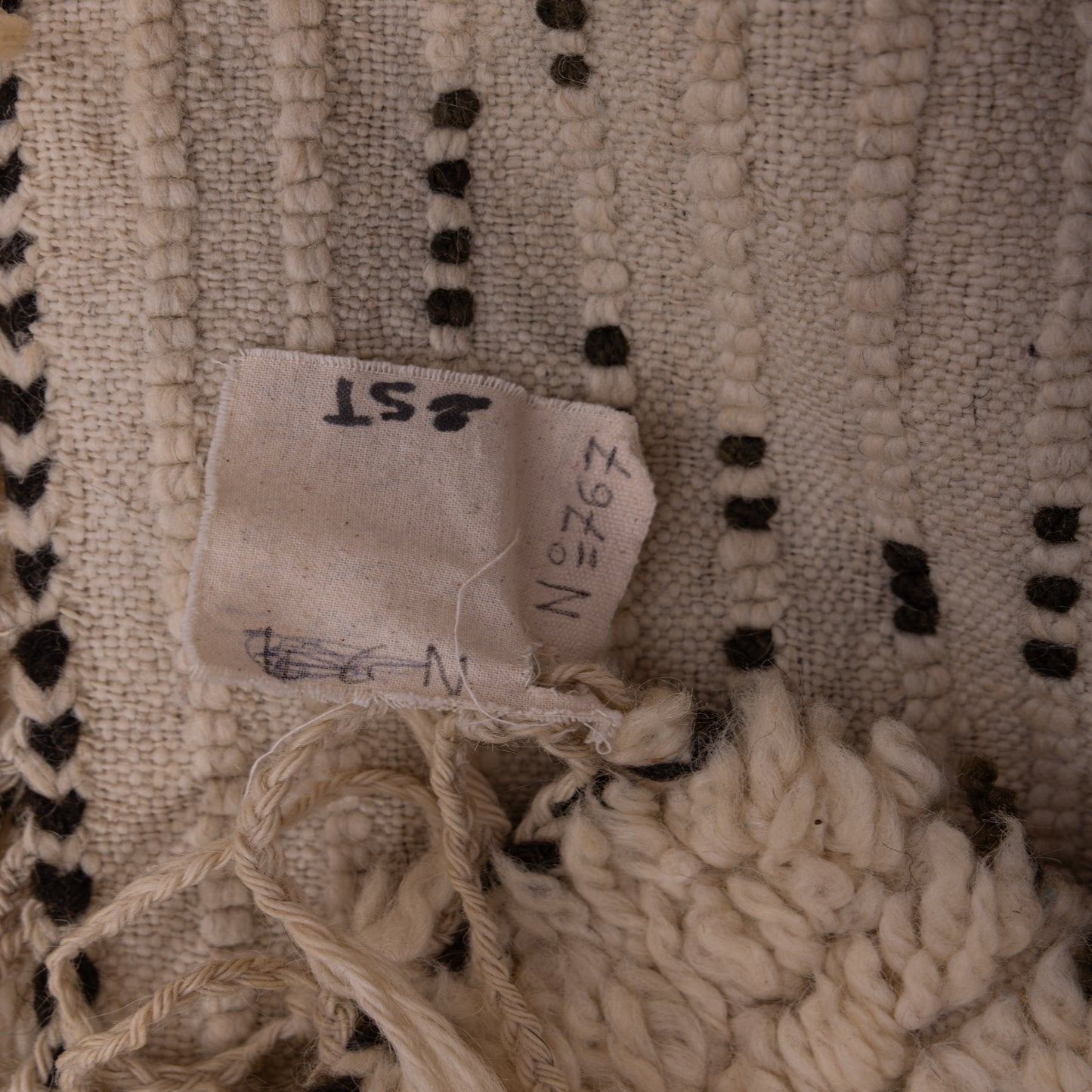 Handwoven Vintage Beni Ourain Rug – Moroccan Wool Berber Carpet ; 8,53 ft / 6,07 ft