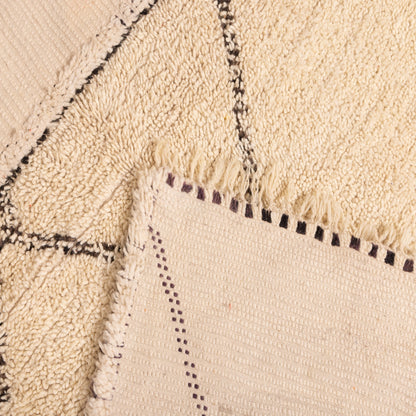 Minimalist Beni Ourain Moroccan Rug | Handwoven Wool Area Rug | Cream with Black Diamond Pattern | Authentic Berber Carpet | 100% Wool ;  9,35 ft / 5,09 ft