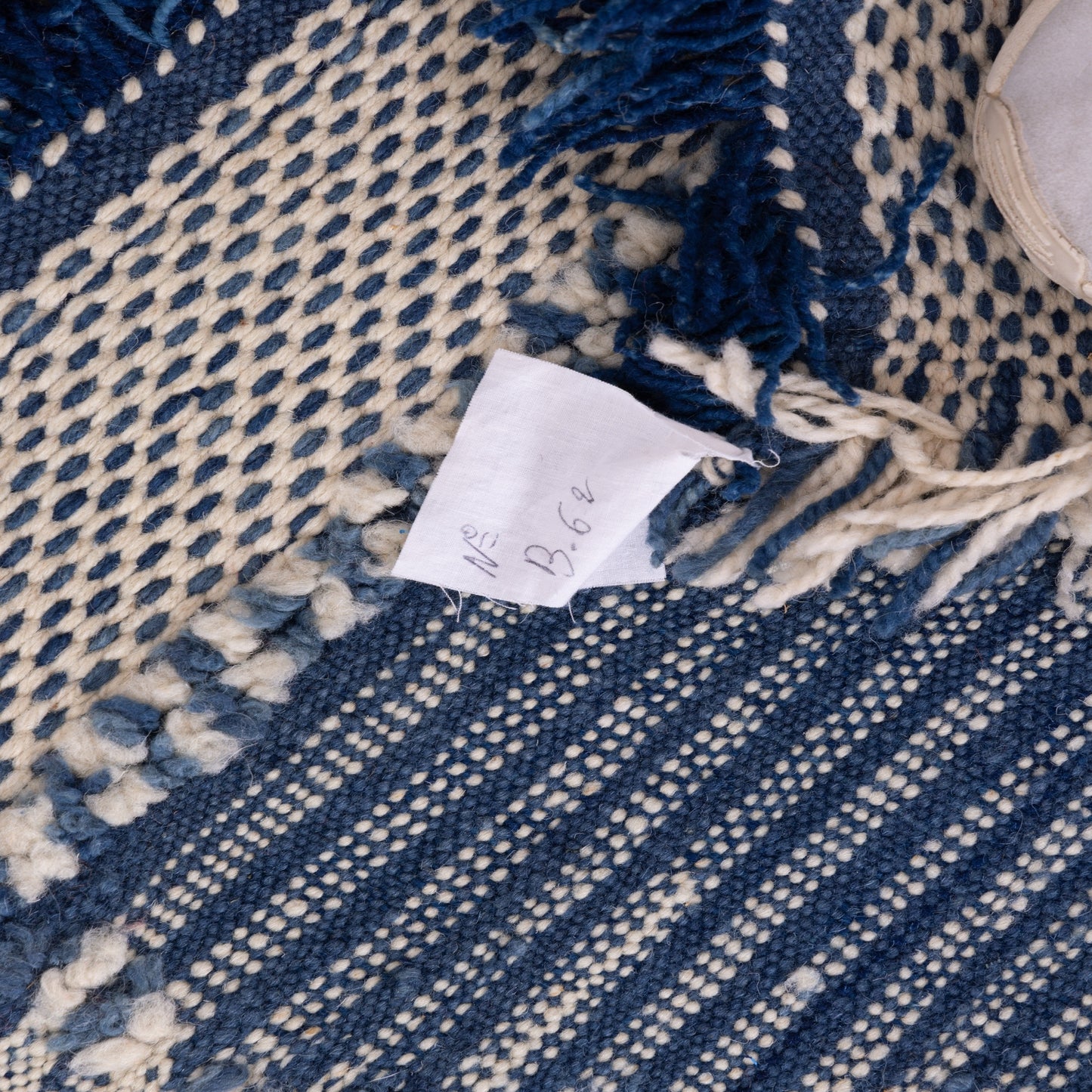 Handwoven Moroccan Akhnif Rug – Modern Tribal Cross Pattern ; 8,69 ft / 5,25 ft