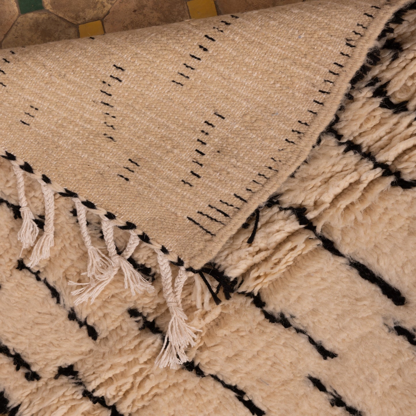 Minimalist Azilal Wool Rug - Small Modern Moroccan Wall Hanging - 80% Wool & 20% Cotton - Neutral Berber Decor
