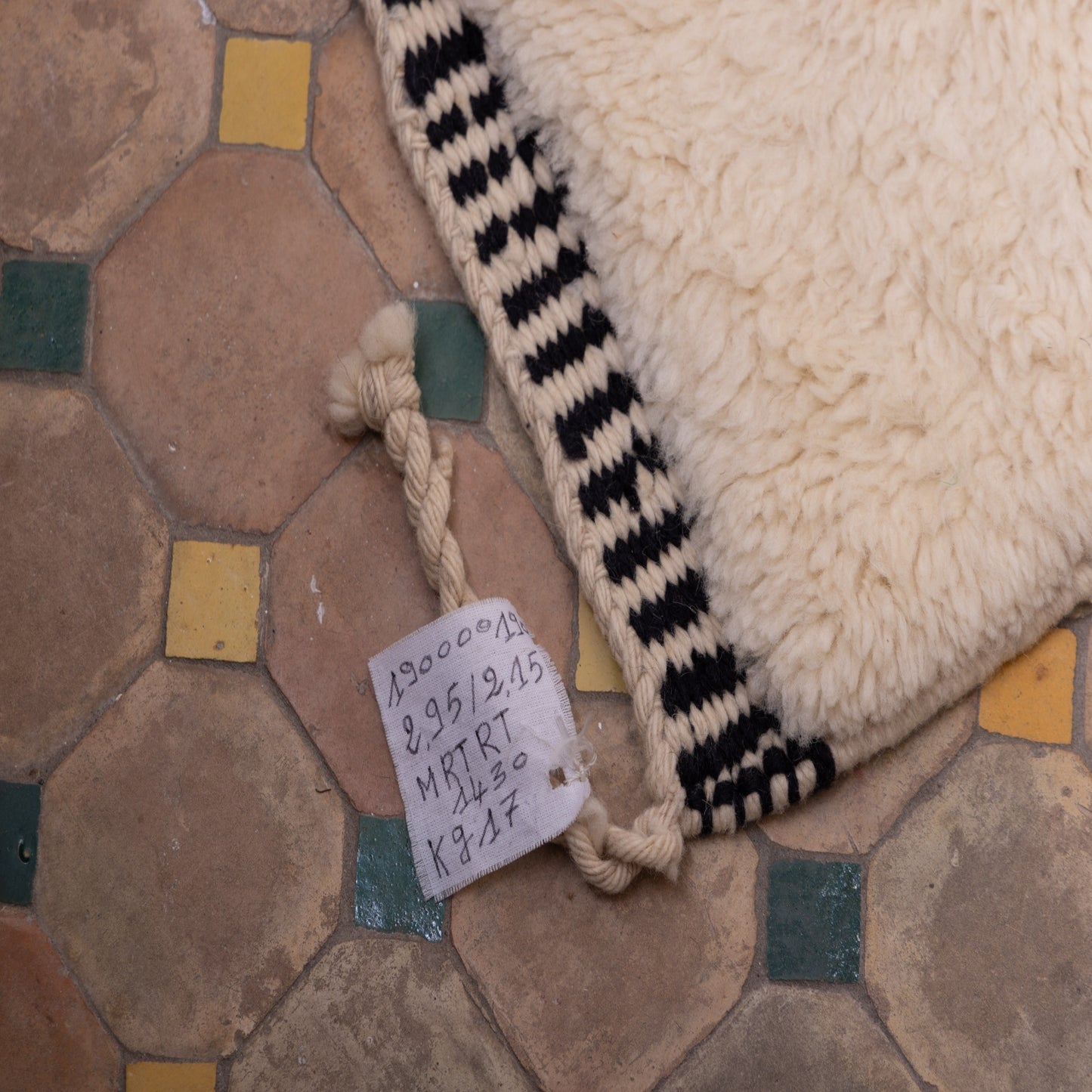 Handwoven Moroccan Wool Rug – Mrirt Berber Carpet – Modern Abstract Minimalist Design – Luxurious & Soft Handmade Area Rug