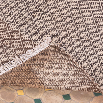Handwoven Moroccan Akhnif Rug – Geometric Berber Diamond Weave ; 5,25 ft / 3,44 ft