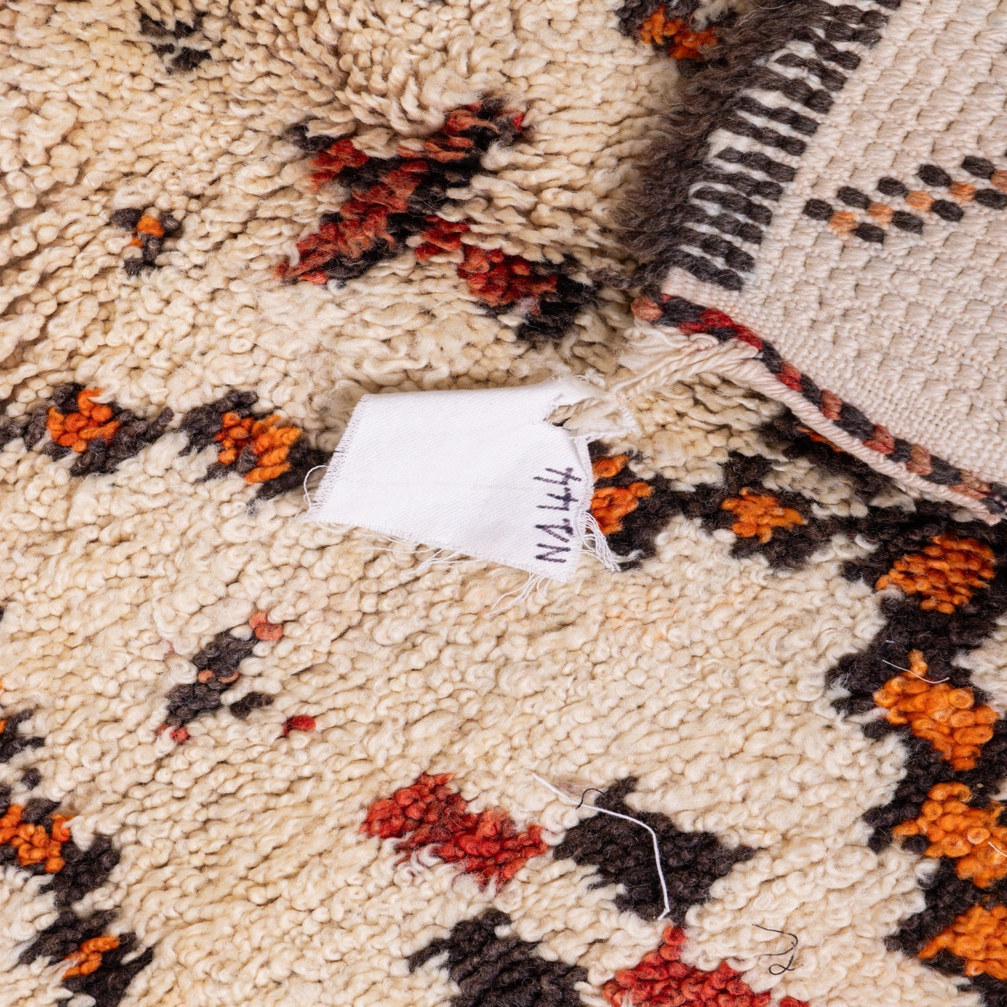 Vintage Moroccan Berber Rug – Handwoven Wool Carpet with Tribal Motifs ;  10,99 ft / 6,23 ft