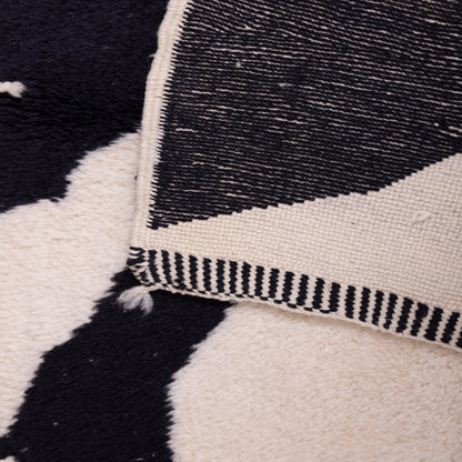 Handwoven Moroccan Wool Rug – Black & White Optical Spiral Design – Geometric Berber Carpet – Modern Minimalist Art Rug
