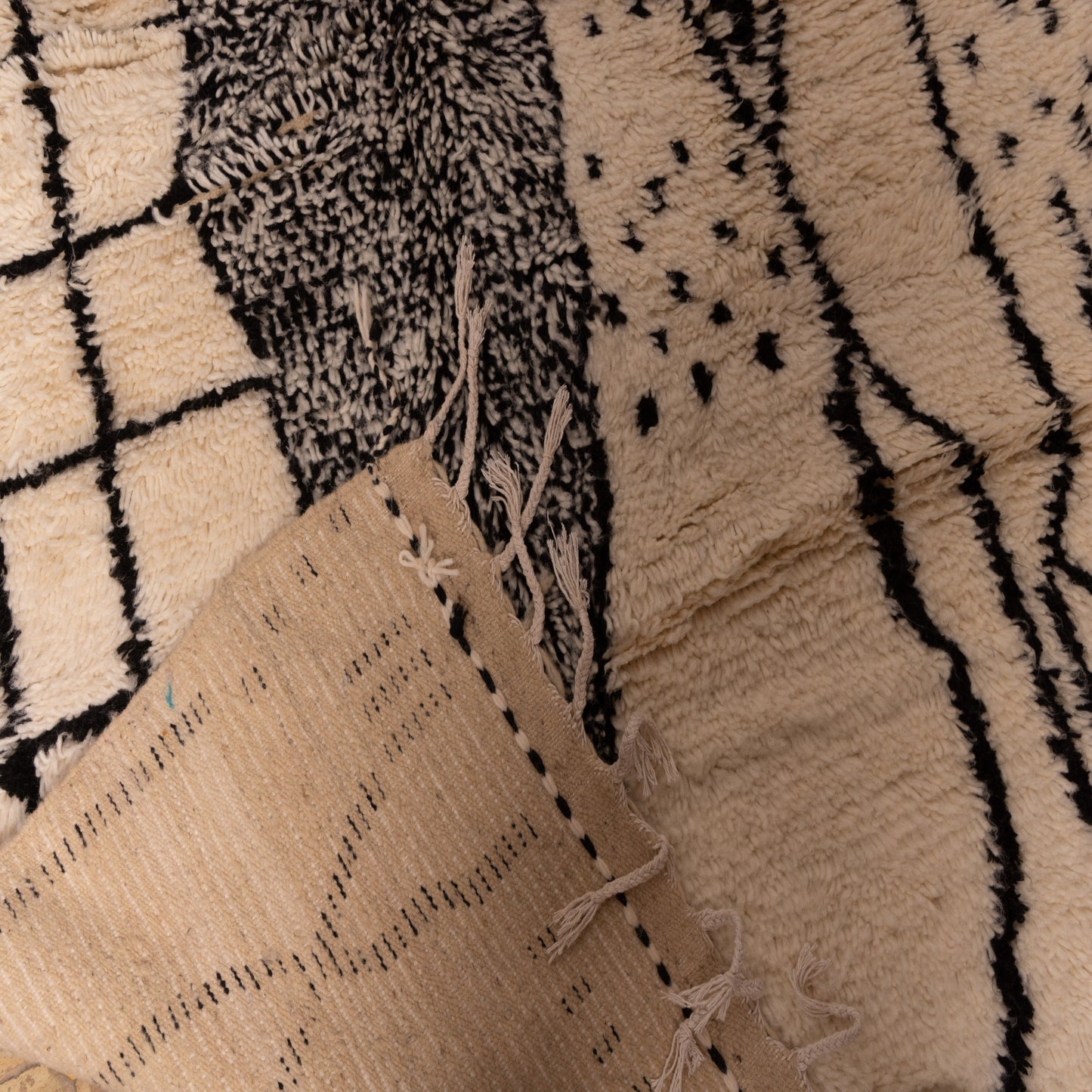 Modern Black & White Azilal Rug - Abstract Tribal Art - Handmade Moroccan Wool & Cotton - Minimalist Berber Decor