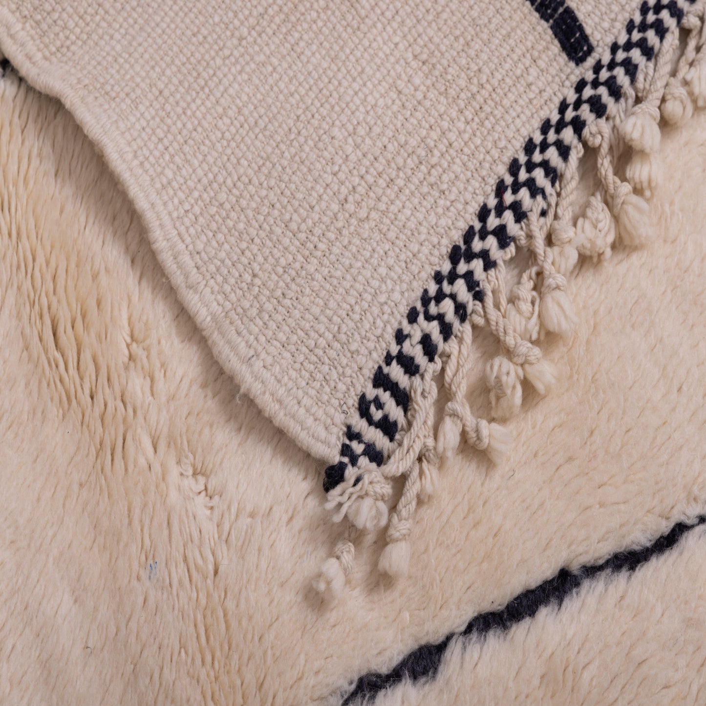 Handmade Mrirt Rug – 100% Wool Moroccan Berber Carpet – Cream & Black Minimalist Wool Rug – Luxury Modern & Boho Home Decor