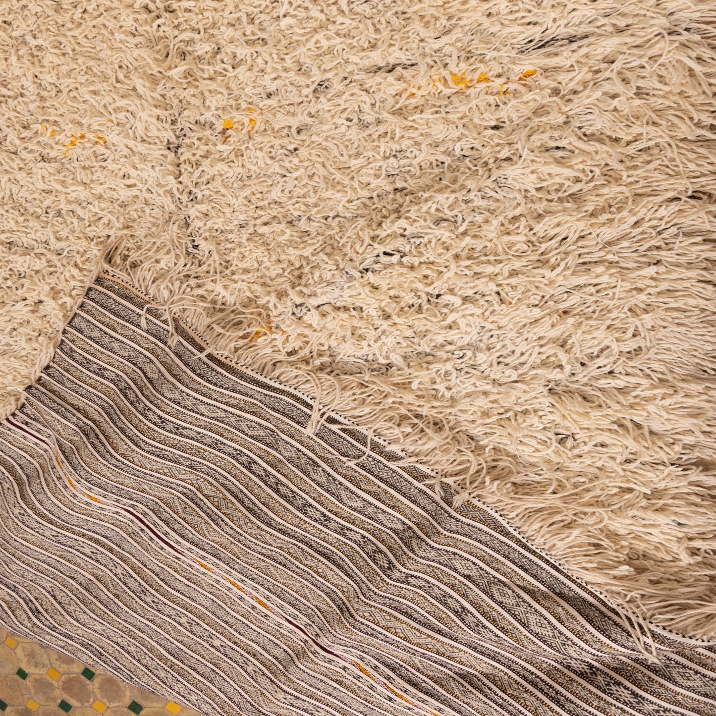 Large Vintage Moroccan Handira Wool Rug | Authentic Berber Striped Blanket | Handmade Tribal Textile ; 11,81 ft / 5,58 ft