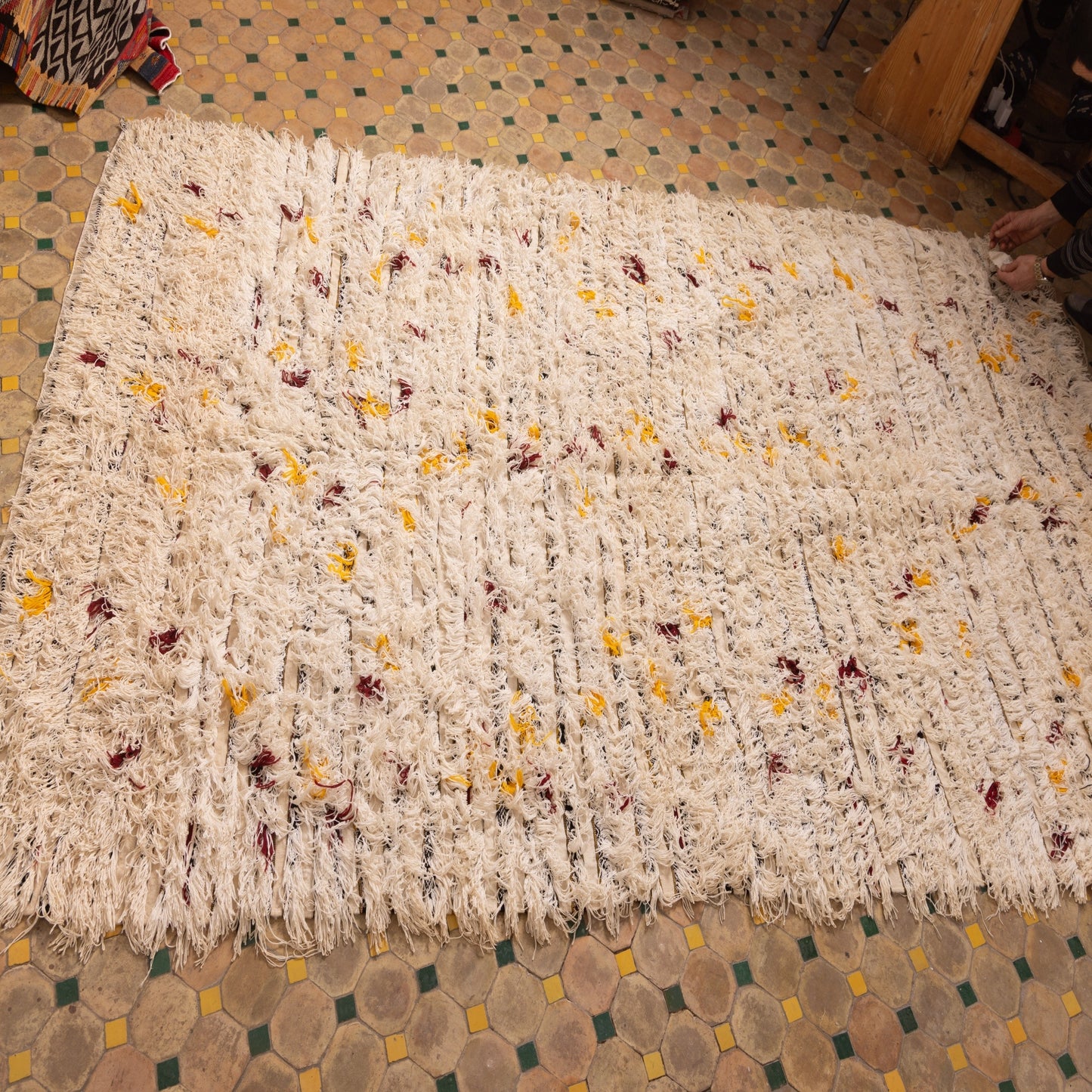 Handwoven Vintage Moroccan Handira Rug | Traditional Berber Wool Blanket | Neutral Striped Bohemian Rug | Unique Moroccan Wedding Blanket ; 8,86 ft / 5,25 ft