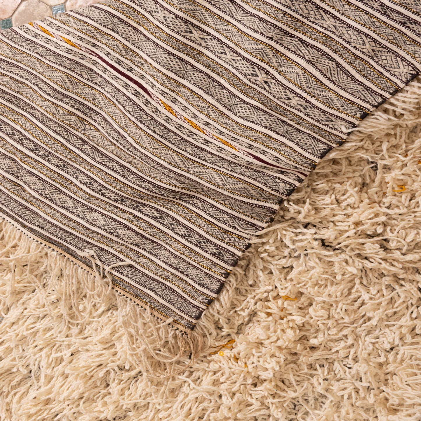 Large Vintage Moroccan Handira Wool Rug | Authentic Berber Striped Blanket | Handmade Tribal Textile ; 11,81 ft / 5,58 ft