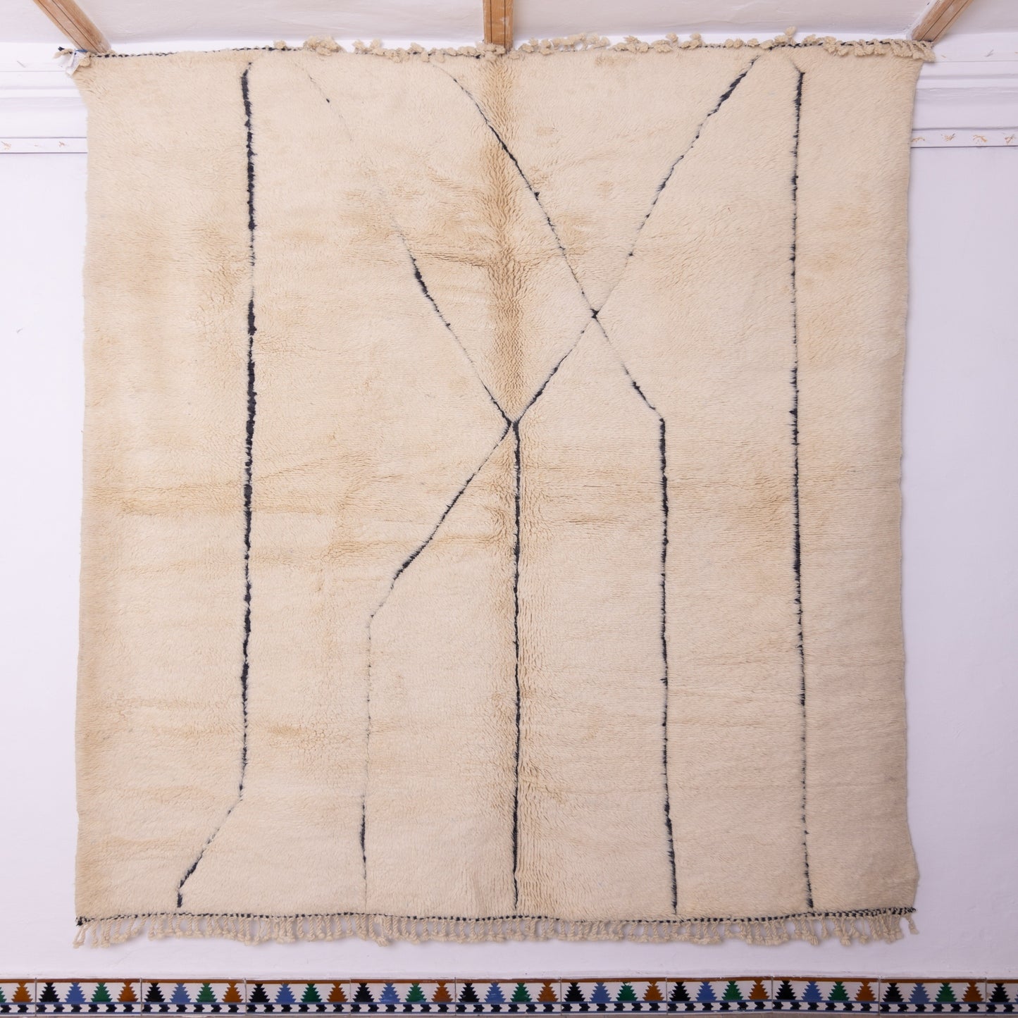 Handmade Mrirt Rug – 100% Wool Moroccan Berber Carpet – Cream & Black Minimalist Wool Rug – Luxury Modern & Boho Home Decor